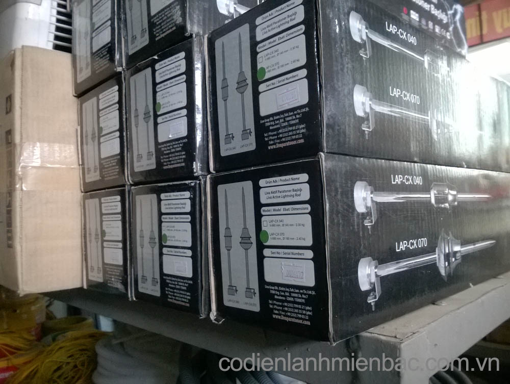 Kho vật tư chống sét của Khai Phong. Ảnh KP